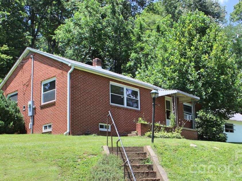 882 Poison Cove Road, Clyde, NC 28721.  MLS# CAR4285017, YatesRealty ID 5215. 