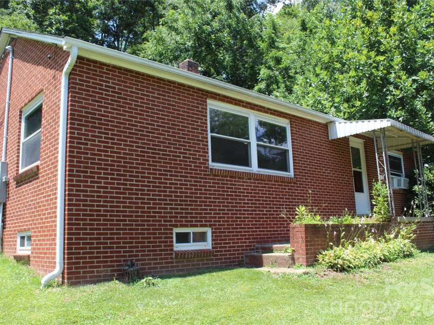 882 Poison Cove Road, Clyde, NC 28721.  MLS# CAR4285017, YatesRealty ID 5215. 
