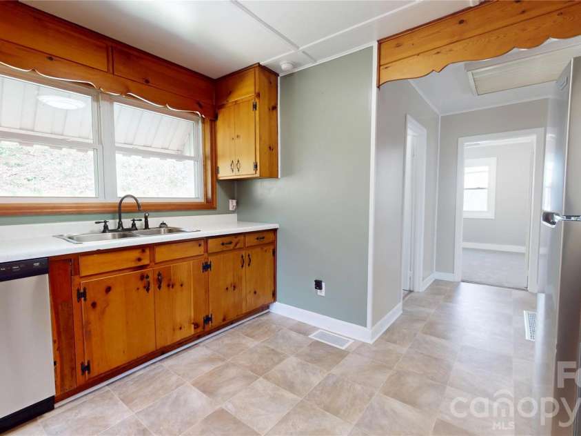 882 Poison Cove Road, Clyde, NC 28721.  MLS# CAR4285017, YatesRealty ID 5215. 