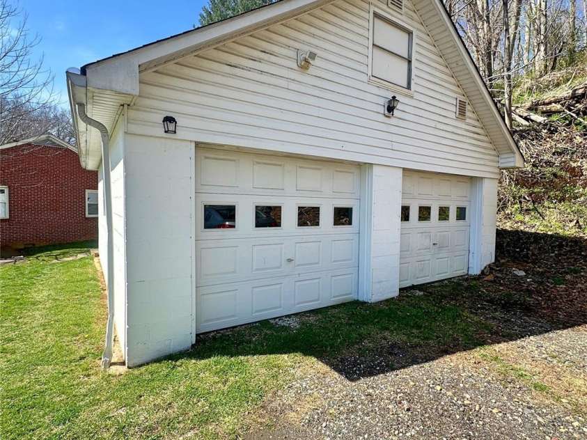 882 Poison Cove Road, Clyde, NC 28721.  MLS# CAR4285017, YatesRealty ID 5215. 