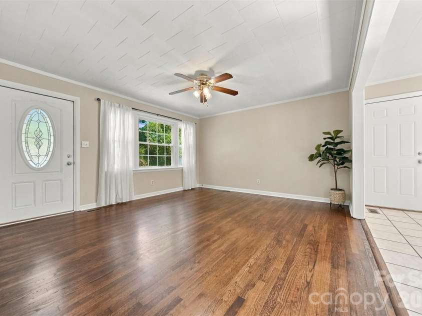 911 Kenham Place, Lenoir, NC 28645.  MLS# CAR4425588, YatesRealty ID 52151. 