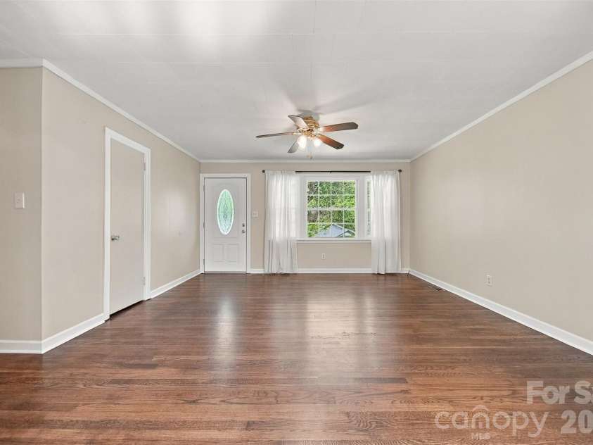 911 Kenham Place, Lenoir, NC 28645.  MLS# CAR4425588, YatesRealty ID 52151. 