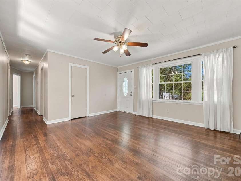 911 Kenham Place, Lenoir, NC 28645.  MLS# CAR4425588, YatesRealty ID 52151. 