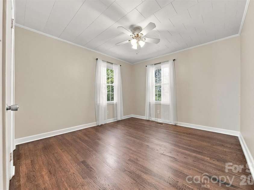 911 Kenham Place, Lenoir, NC 28645.  MLS# CAR4425588, YatesRealty ID 52151. 