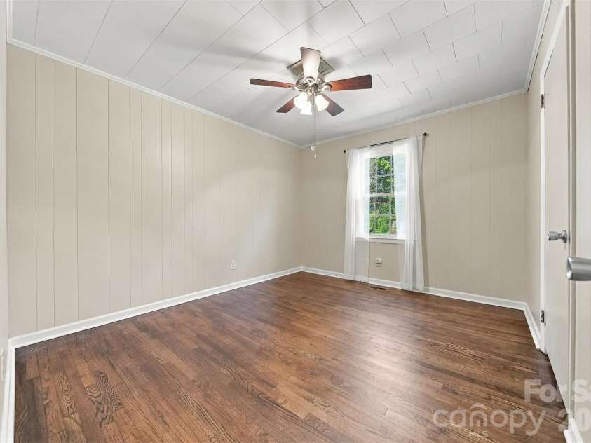 911 Kenham Place, Lenoir, NC 28645.  MLS# CAR4425588, YatesRealty ID 52151. 