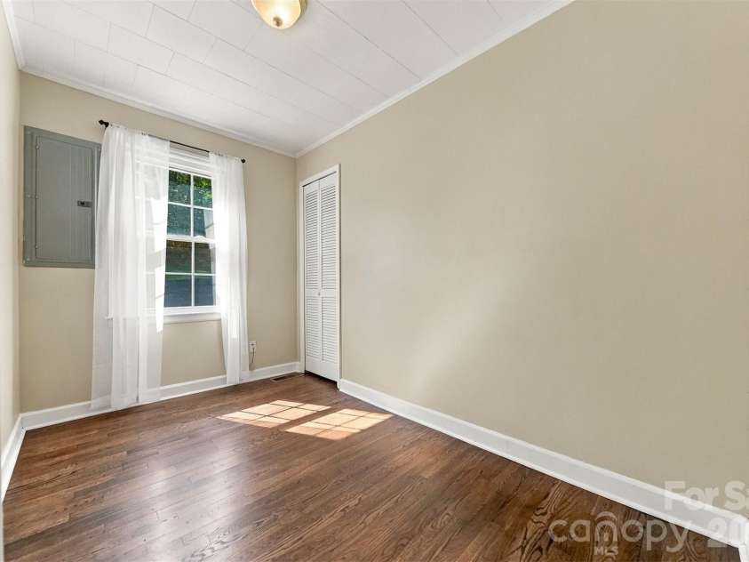 911 Kenham Place, Lenoir, NC 28645.  MLS# CAR4425588, YatesRealty ID 52151. 