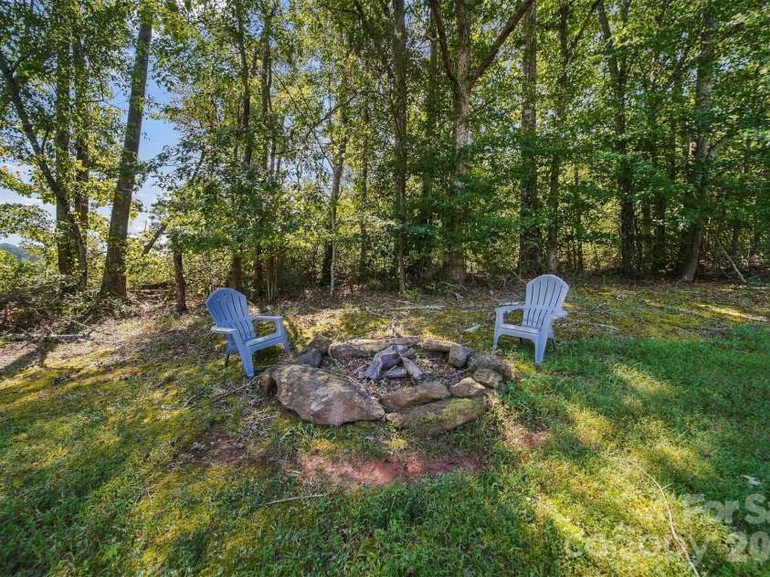 911 Kenham Place, Lenoir, NC 28645.  MLS# CAR4425588, YatesRealty ID 52151. 
