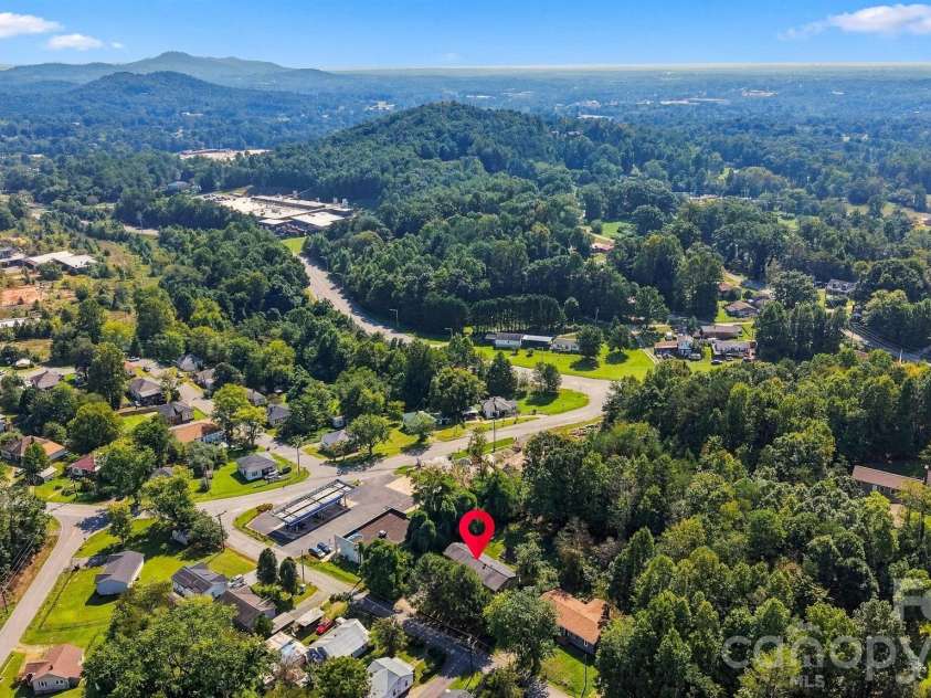 911 Kenham Place, Lenoir, NC 28645.  MLS# CAR4425588, YatesRealty ID 52151. 