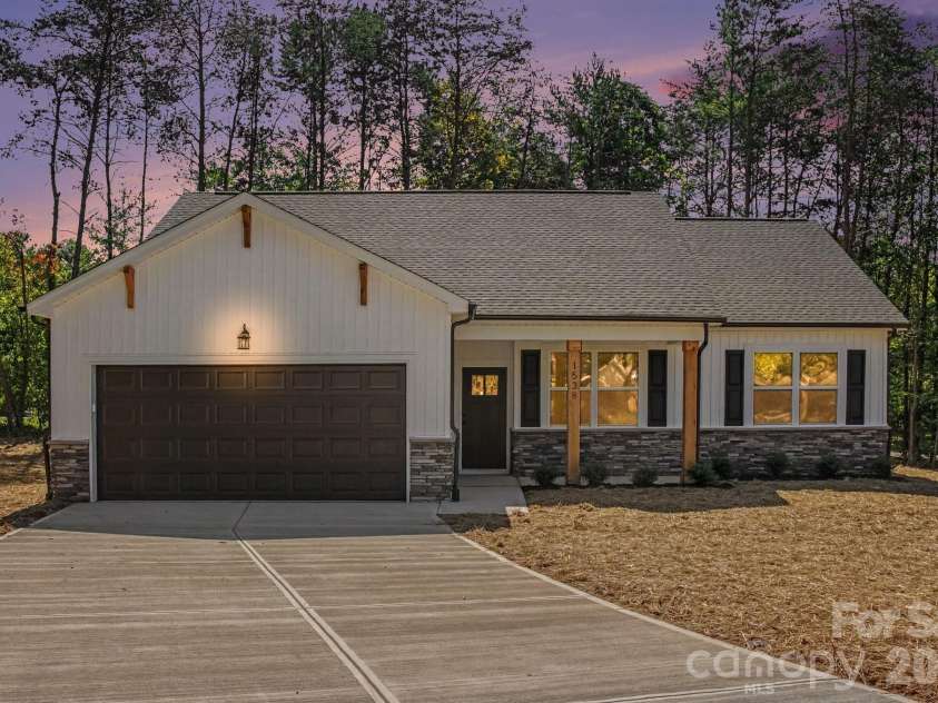 1538 34th Avenue Lane, Hickory, NC 28601.  MLS# CAR4425993, YatesRealty ID 52152. 