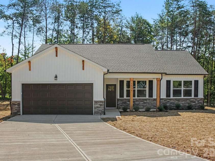 1538 34th Avenue Lane, Hickory, NC 28601.  MLS# CAR4425993, YatesRealty ID 52152. 