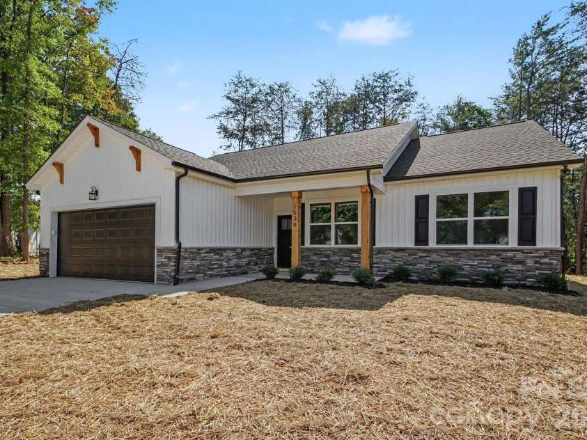 1538 34th Avenue Lane, Hickory, NC 28601.  MLS# CAR4425993, YatesRealty ID 52152. 