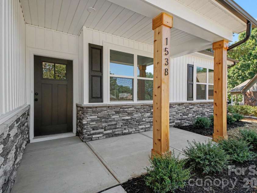1538 34th Avenue Lane, Hickory, NC 28601.  MLS# CAR4425993, YatesRealty ID 52152. 