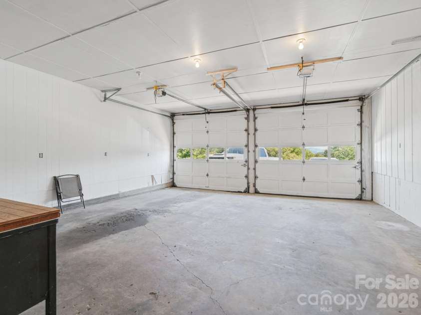 727 Lyda Road, Hendersonville, NC 28792.  MLS# CAR4426316, YatesRealty ID 52153. 2-car Garage