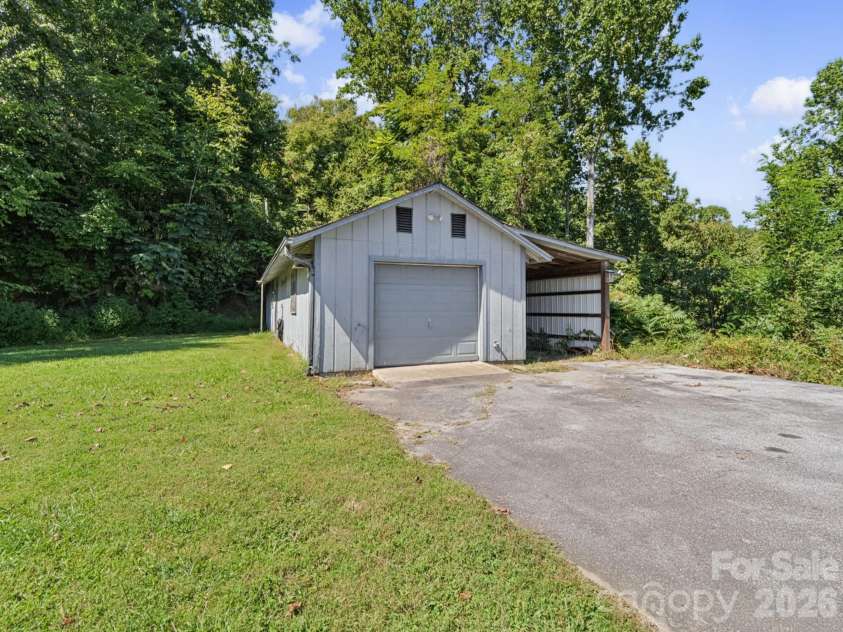 727 Lyda Road, Hendersonville, NC 28792.  MLS# CAR4426316, YatesRealty ID 52153. Extra Garage/Storage