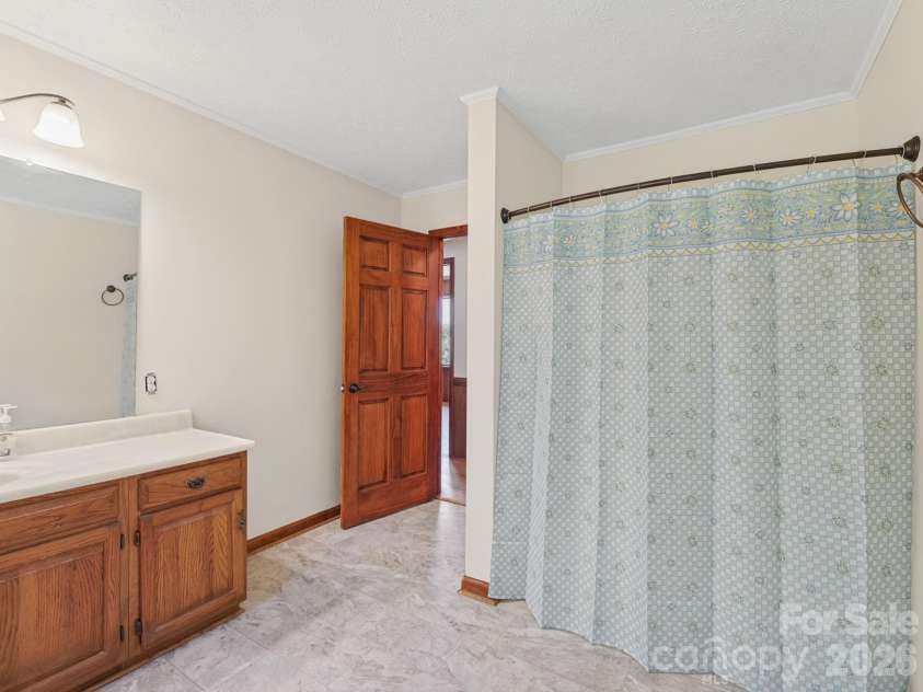 727 Lyda Road, Hendersonville, NC 28792.  MLS# CAR4426316, YatesRealty ID 52153. Hall Bathroom