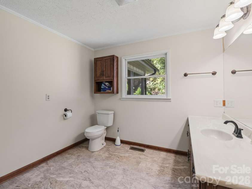 727 Lyda Road, Hendersonville, NC 28792.  MLS# CAR4426316, YatesRealty ID 52153. Hall bathroom-large