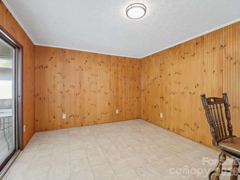 727 Lyda Road, Hendersonville, NC 28792.  MLS# CAR4426316, YatesRealty ID 52153. Large dining room