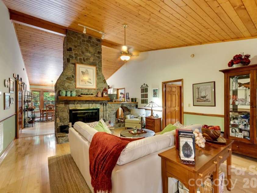 1221 Sam Cove, Robbinsville, NC 28771.  MLS# CAR4426788, YatesRealty ID 52156. 