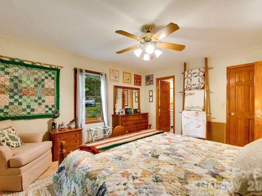 1221 Sam Cove, Robbinsville, NC 28771.  MLS# CAR4426788, YatesRealty ID 52156. 