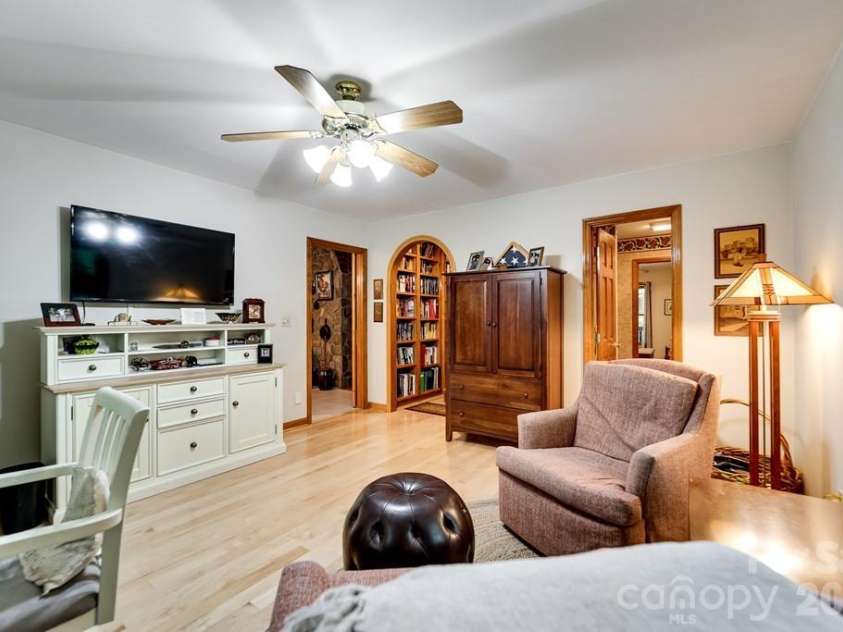 1221 Sam Cove, Robbinsville, NC 28771.  MLS# CAR4426788, YatesRealty ID 52156. 