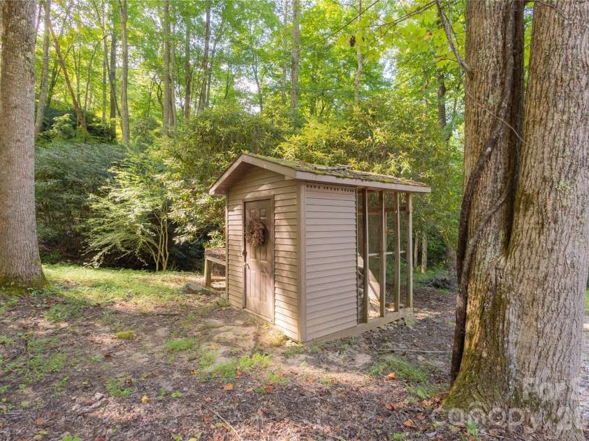 1221 Sam Cove, Robbinsville, NC 28771.  MLS# CAR4426788, YatesRealty ID 52156. 