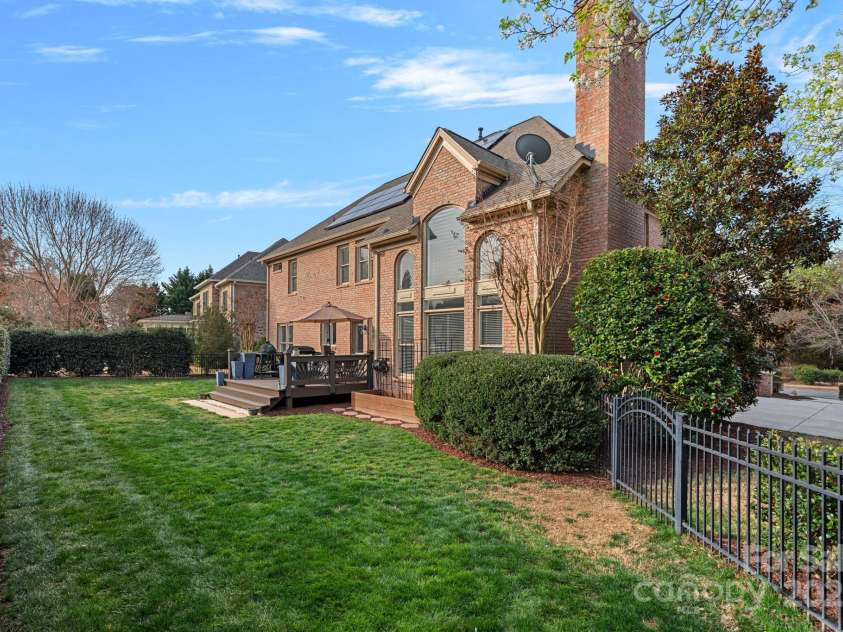 18334 Dembridge Drive, Davidson, NC 28036.  MLS# CAR4231827, YatesRealty ID 5216. Fenced in Yard