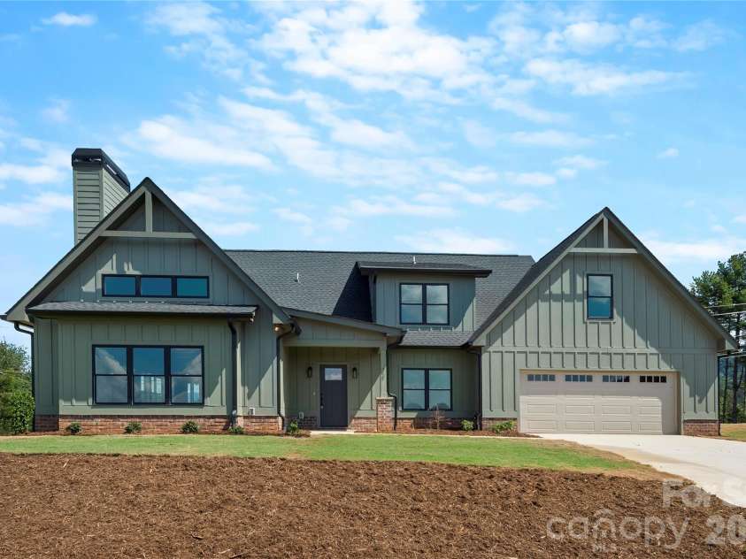11 Sky Drive, Asheville, NC 28804.  MLS# CAR4425773, YatesRealty ID 52160. 