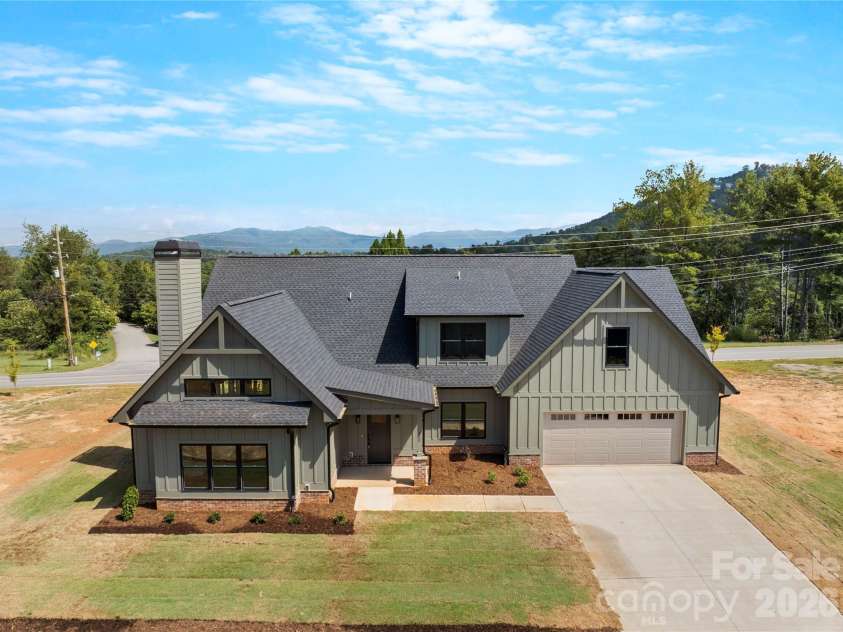 11 Sky Drive, Asheville, NC 28804.  MLS# CAR4425773, YatesRealty ID 52160. 