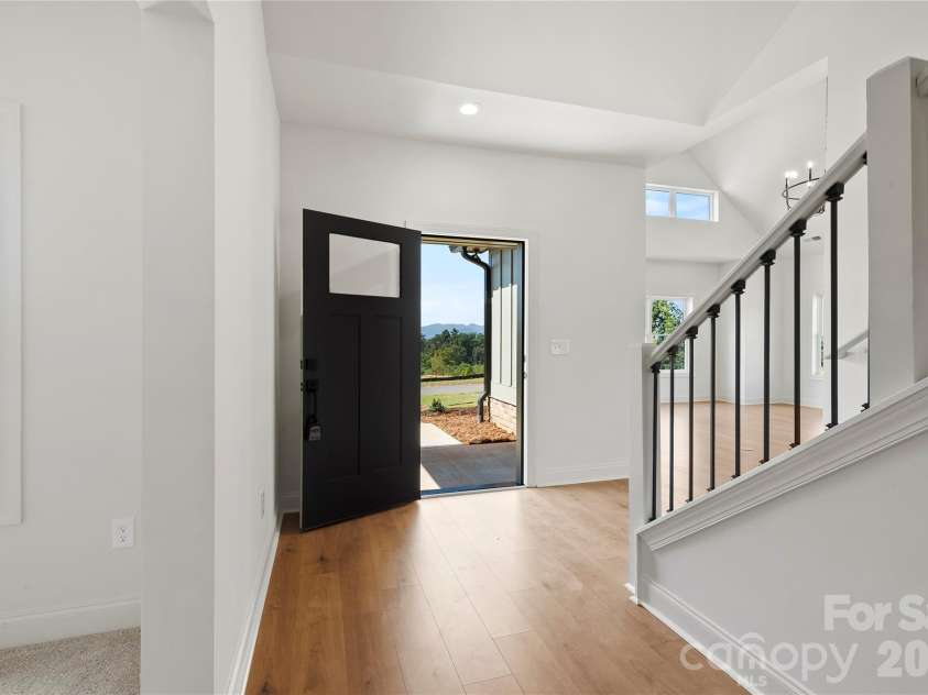11 Sky Drive, Asheville, NC 28804.  MLS# CAR4425773, YatesRealty ID 52160. 