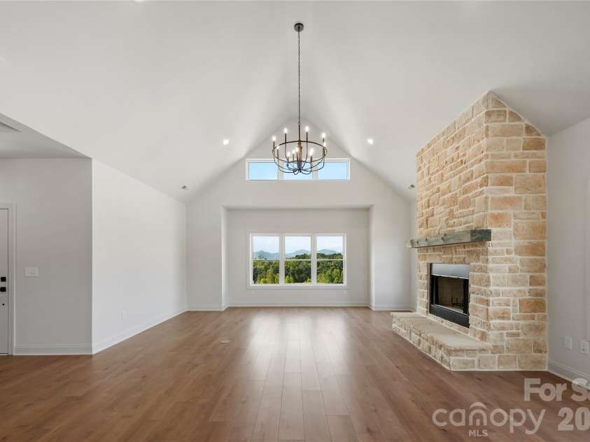 11 Sky Drive, Asheville, NC 28804.  MLS# CAR4425773, YatesRealty ID 52160. 