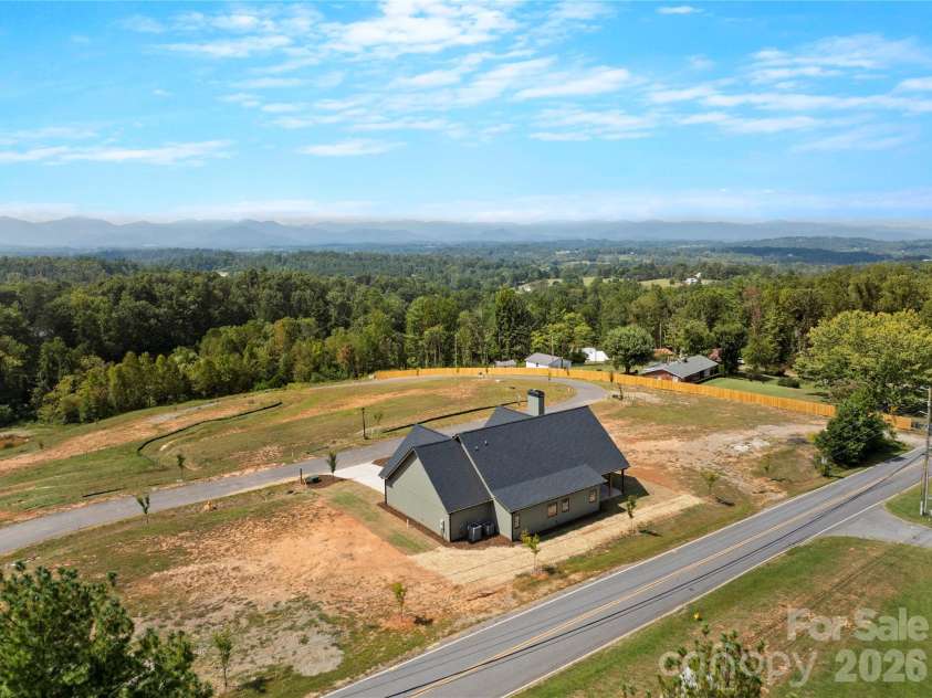11 Sky Drive, Asheville, NC 28804.  MLS# CAR4425773, YatesRealty ID 52160. 