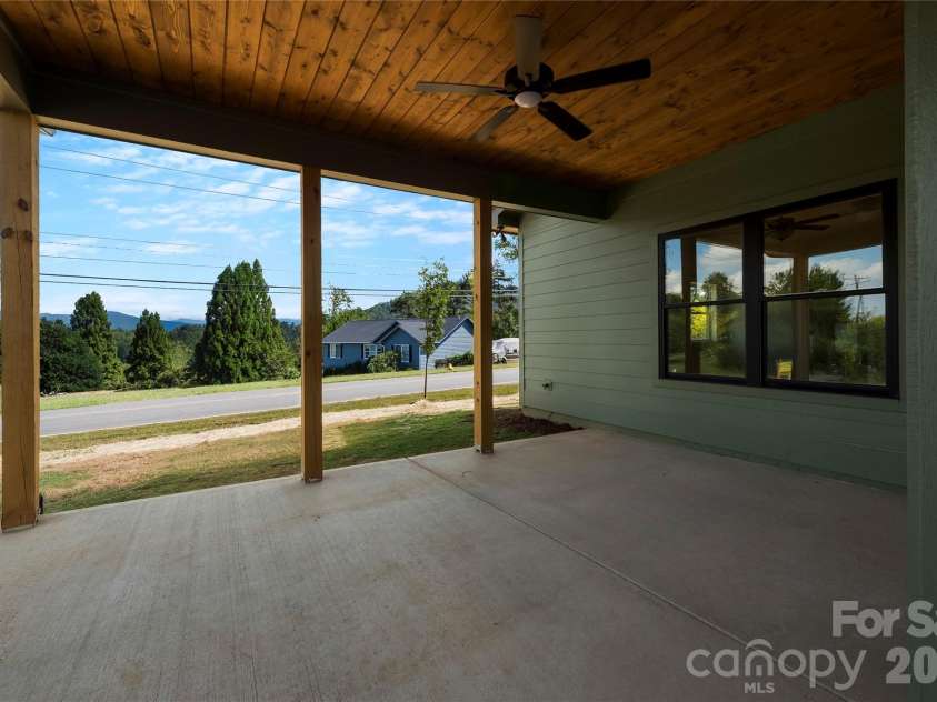 11 Sky Drive, Asheville, NC 28804.  MLS# CAR4425773, YatesRealty ID 52160. 