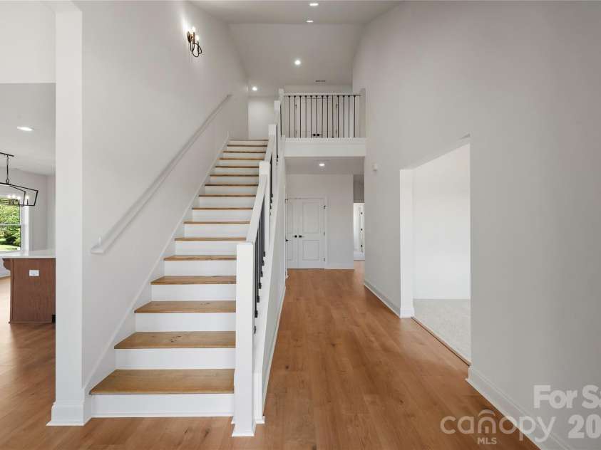 11 Sky Drive, Asheville, NC 28804.  MLS# CAR4425773, YatesRealty ID 52160. 