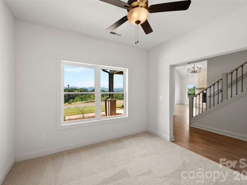 11 Sky Drive, Asheville, NC 28804.  MLS# CAR4425773, YatesRealty ID 52160. 