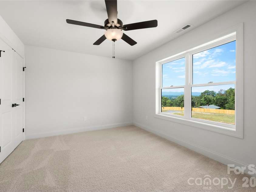 11 Sky Drive, Asheville, NC 28804.  MLS# CAR4425773, YatesRealty ID 52160. 