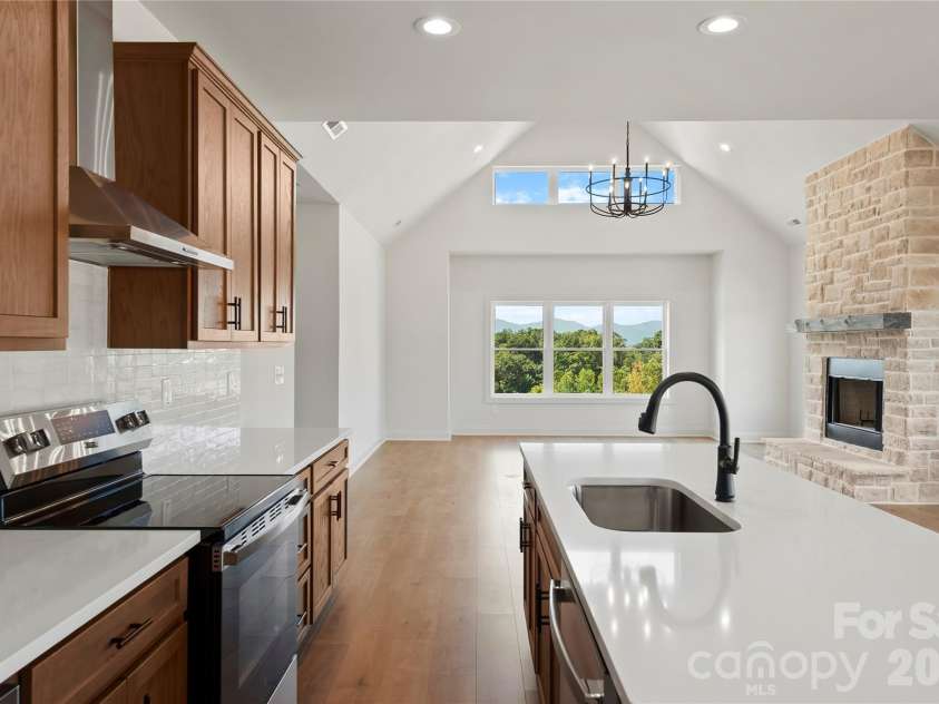 11 Sky Drive, Asheville, NC 28804.  MLS# CAR4425773, YatesRealty ID 52160. 