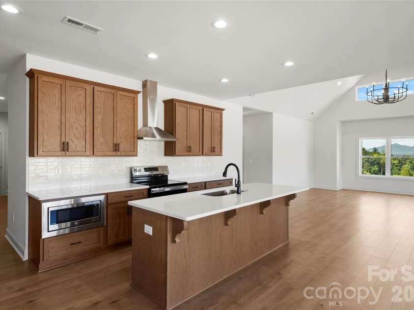 11 Sky Drive, Asheville, NC 28804.  MLS# CAR4425773, YatesRealty ID 52160. 