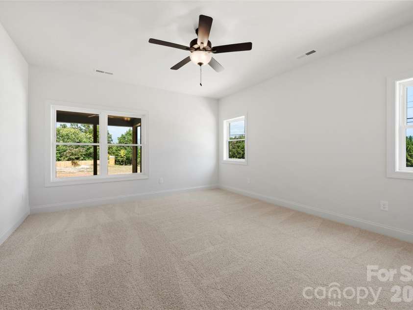 11 Sky Drive, Asheville, NC 28804.  MLS# CAR4425773, YatesRealty ID 52160. 