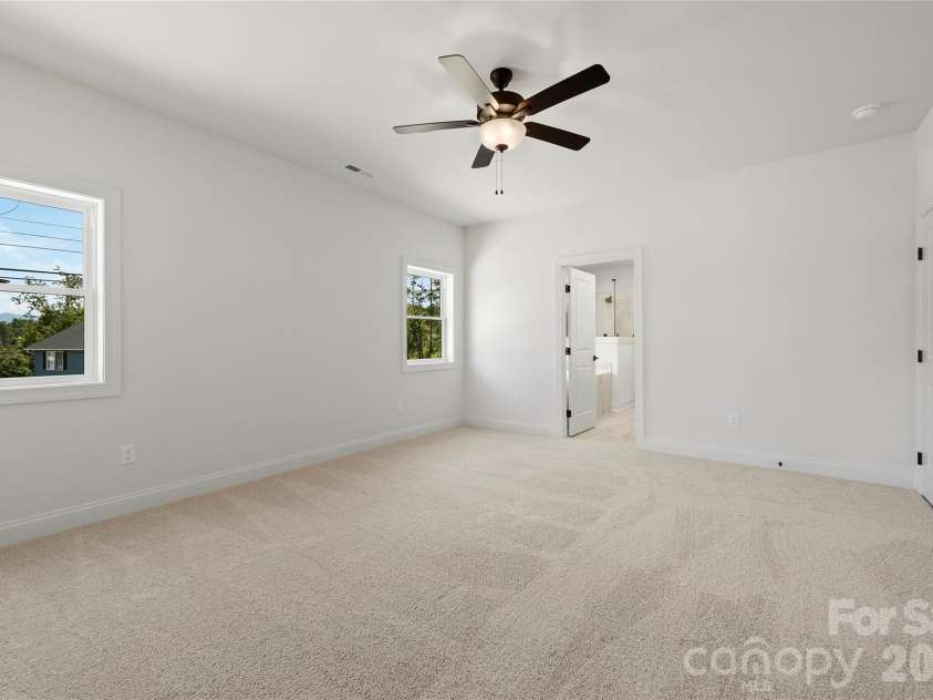 11 Sky Drive, Asheville, NC 28804.  MLS# CAR4425773, YatesRealty ID 52160. 