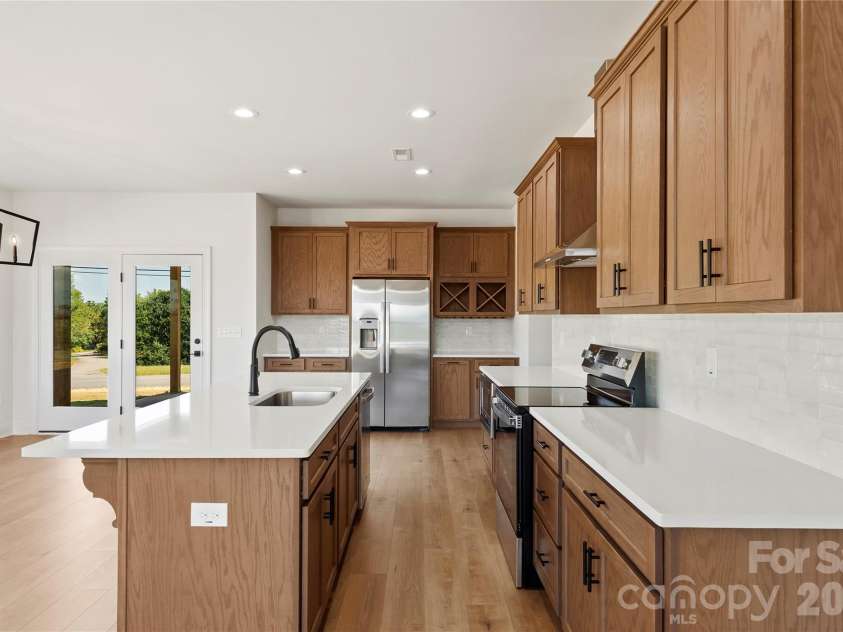 11 Sky Drive, Asheville, NC 28804.  MLS# CAR4425773, YatesRealty ID 52160. 