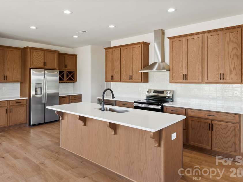 11 Sky Drive, Asheville, NC 28804.  MLS# CAR4425773, YatesRealty ID 52160. 