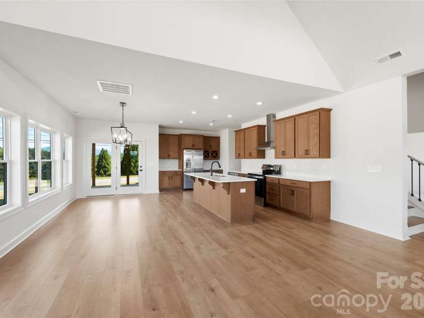11 Sky Drive, Asheville, NC 28804.  MLS# CAR4425773, YatesRealty ID 52160. 