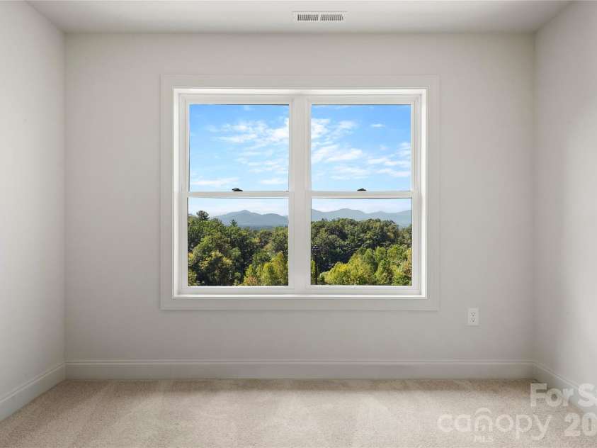 11 Sky Drive, Asheville, NC 28804.  MLS# CAR4425773, YatesRealty ID 52160. 