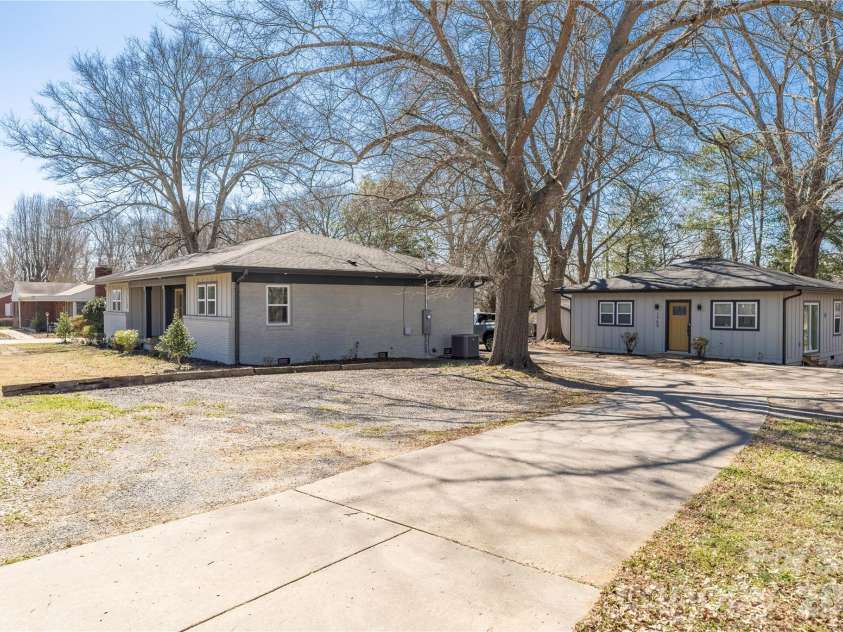 1713 Davis Park Road, Gastonia, NC 28052.  MLS# CAR4426686, YatesRealty ID 52161. 