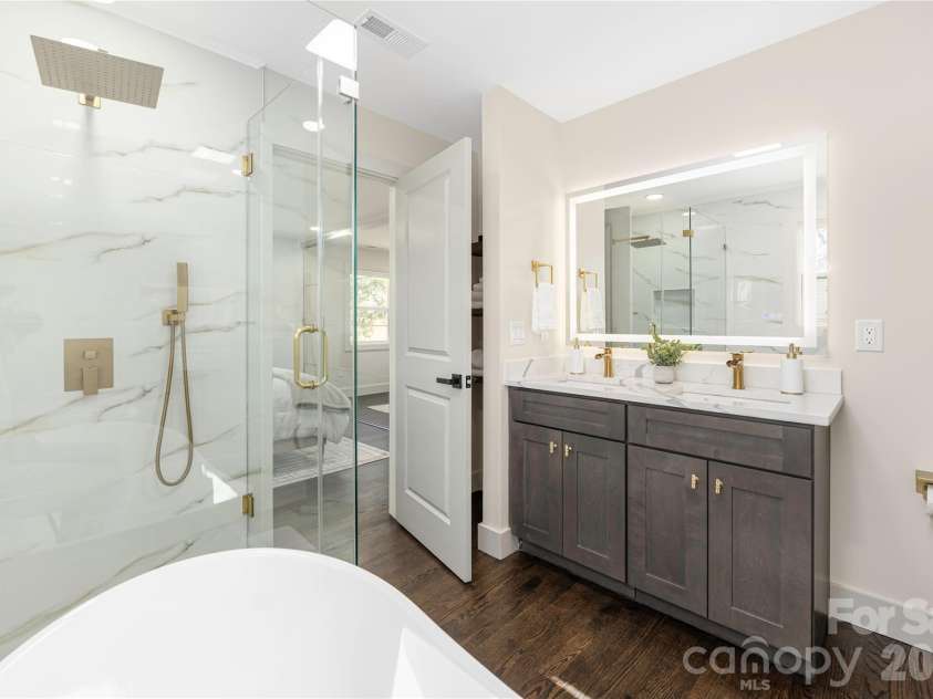 1713 Davis Park Road, Gastonia, NC 28052.  MLS# CAR4426686, YatesRealty ID 52161. Primary En suite Bath