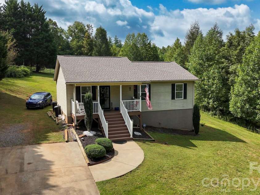 2827 Hollybrook Lane, Morganton, NC 28655.  MLS# CAR4412632, YatesRealty ID 52162. 