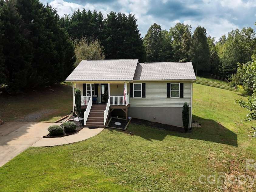 2827 Hollybrook Lane, Morganton, NC 28655.  MLS# CAR4412632, YatesRealty ID 52162. 