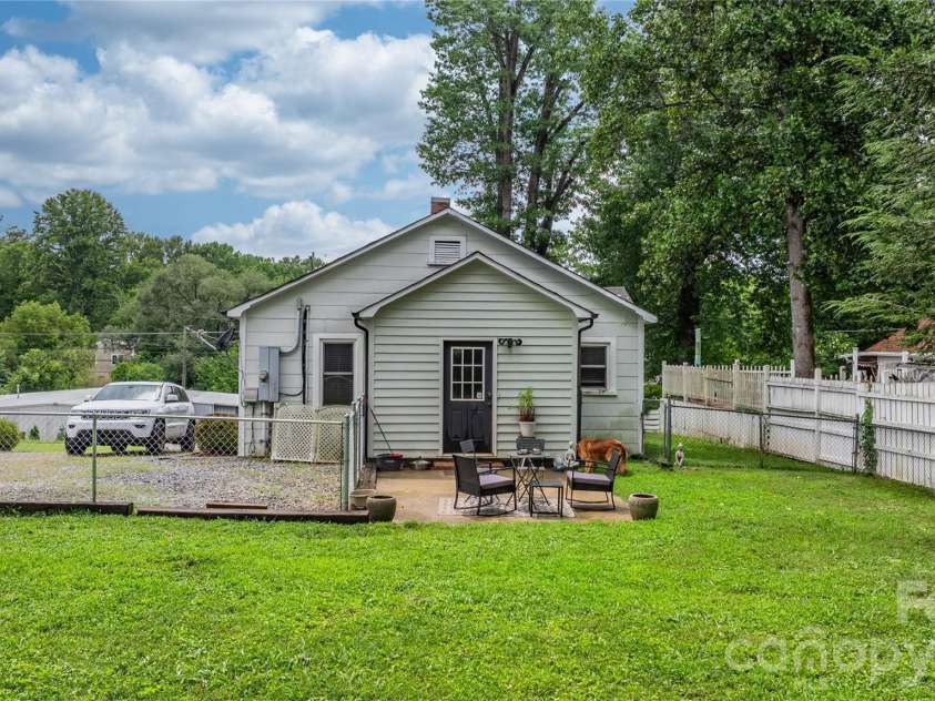 114 Virginia Street, Lenoir, NC 28638.  MLS# CAR4426824, YatesRealty ID 52165. 