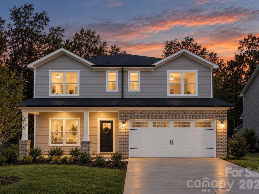 20724 Catawba Avenue, Cornelius, NC 28031.  MLS# CAR4426277, YatesRealty ID 52166. Representation
