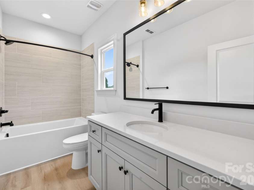 20724 Catawba Avenue, Cornelius, NC 28031.  MLS# CAR4426277, YatesRealty ID 52166. Representation